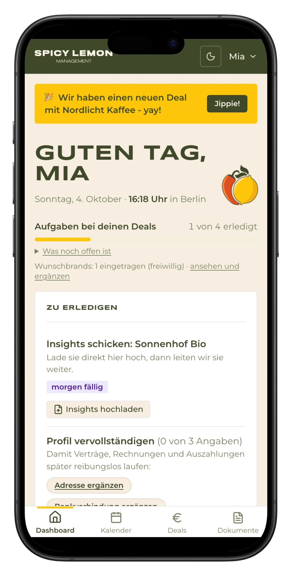 Die spicy lemon App auf dem Smartphone: Dashboard mit Begrüßung, Aufgaben bei deinen Deals und Navigation